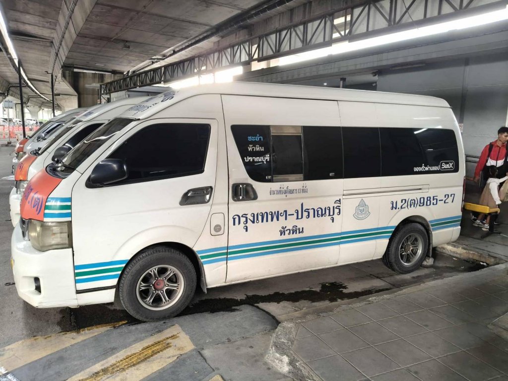 JKP Transport minibus from Bangkok to Hua Hin Market Village