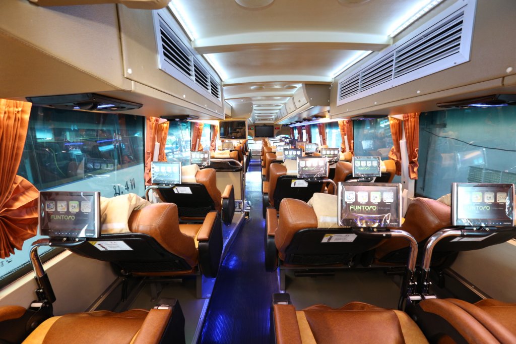 Rung Prasert Tour VIP reclining seats with massage function