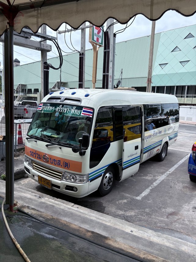 ที ทัวร์ ทรานสปอร์ต รถตู้วีไอพี กรุงเทพฯ-พัทยา (แหลมบาลีฮาย)